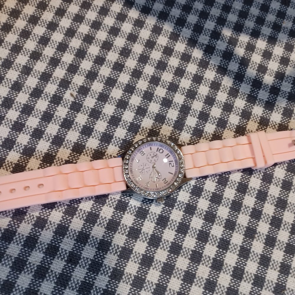 Light pink Darice watch